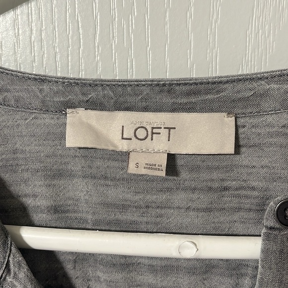 Never Worn! Very Cute! Loft Button Down Grey Shirt, Size Small. - Picture 2 of 5